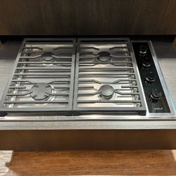 Wolf 30" Transitional Gas Cooktop