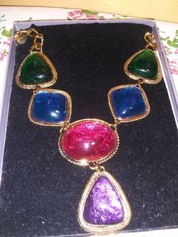 Beautiful collar. New!