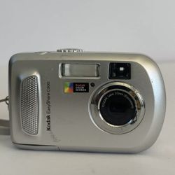 Kodak EasyShare C300 3.2MP Digital Camera - TESTED WORKS Screen Has Dead Pixels