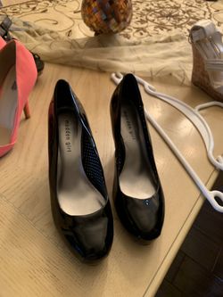 Black Steve Madden Girl Pumps. Size 10. Cure rounded toe.