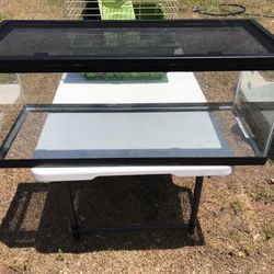 Reptile Tank With Two Lids