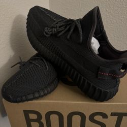 Adidas yeezy Boost 350 V2 Black non reflective Size 9.5