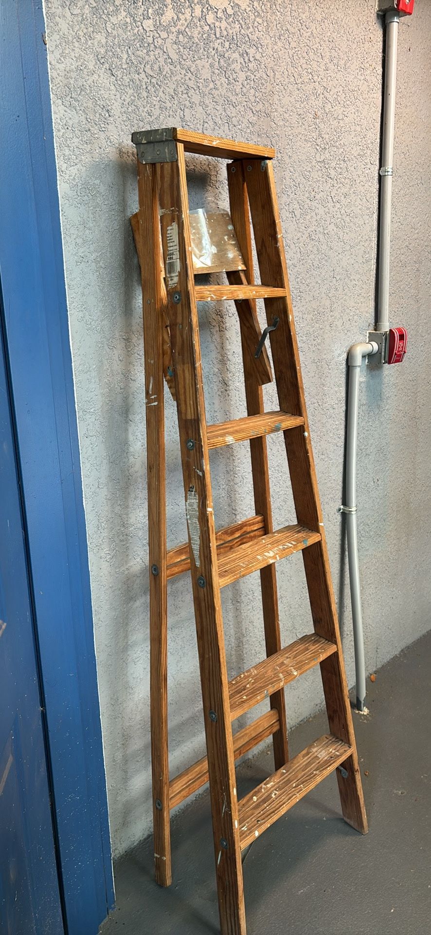 Wooden Ladder needs shelf