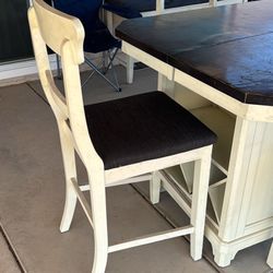 4 piece extendable wooden dining table. Including bench.