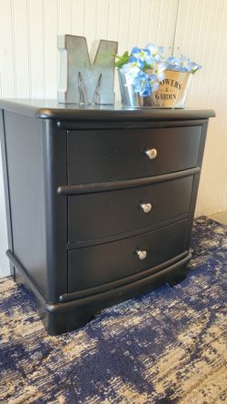1 WOODEN NIGHTSTAND