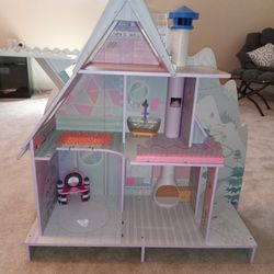 L.O.L Winter Retreat Doll House
