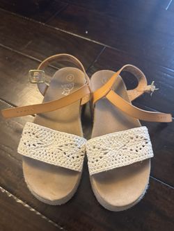 Girls sandals 