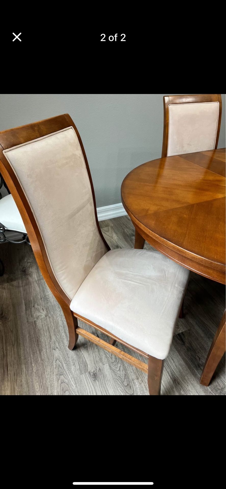 American Signature Dining room Table And Chairs