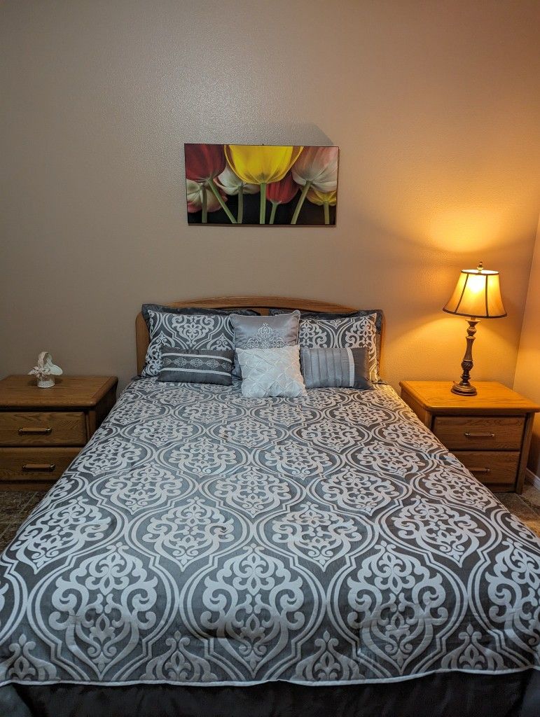 6 Piece QUEEN bedroom Set - SOLID WOOD