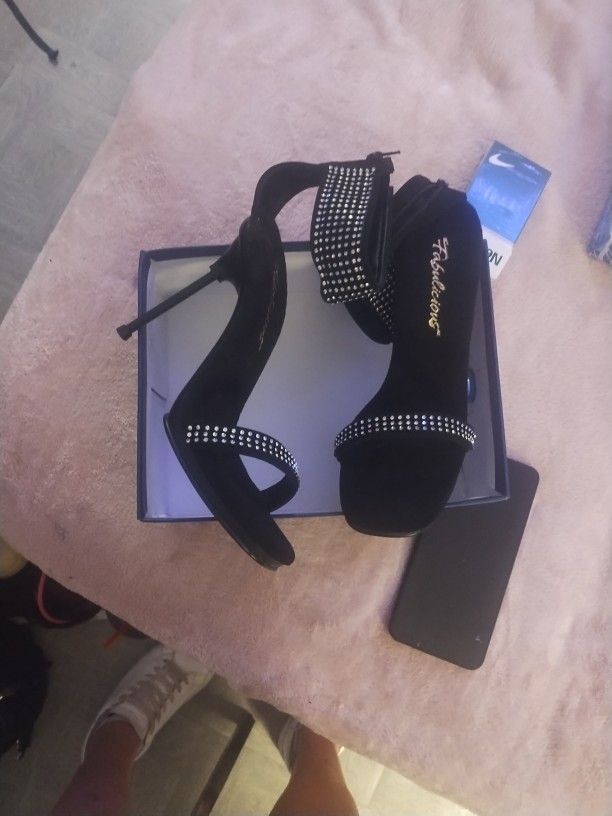 SOSOSO CUTE HEELS SIZE 7