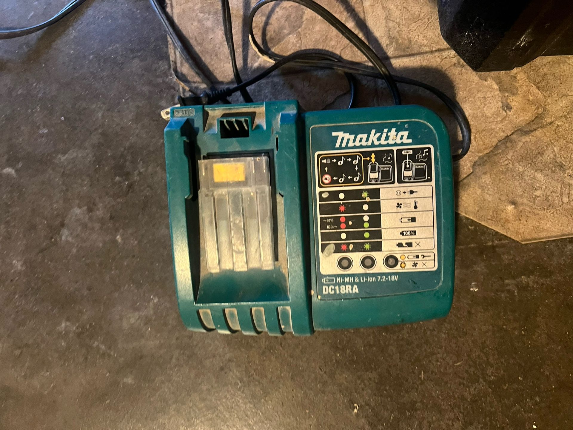 Makita Charger