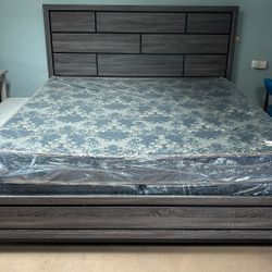 King Bed With Mattress 