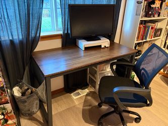 Office computer desk with side pocket