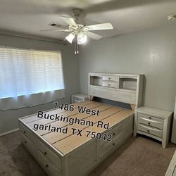 Furniture bedroom set