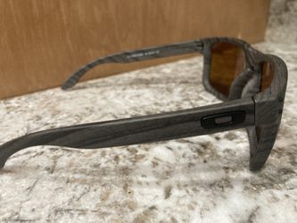 Men’s Oakley Holbrook Sunglasses Polarized New