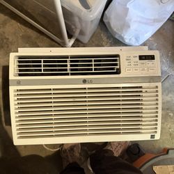 LG Window Air Conditioner AC Unit – Digital Controls – Works Well