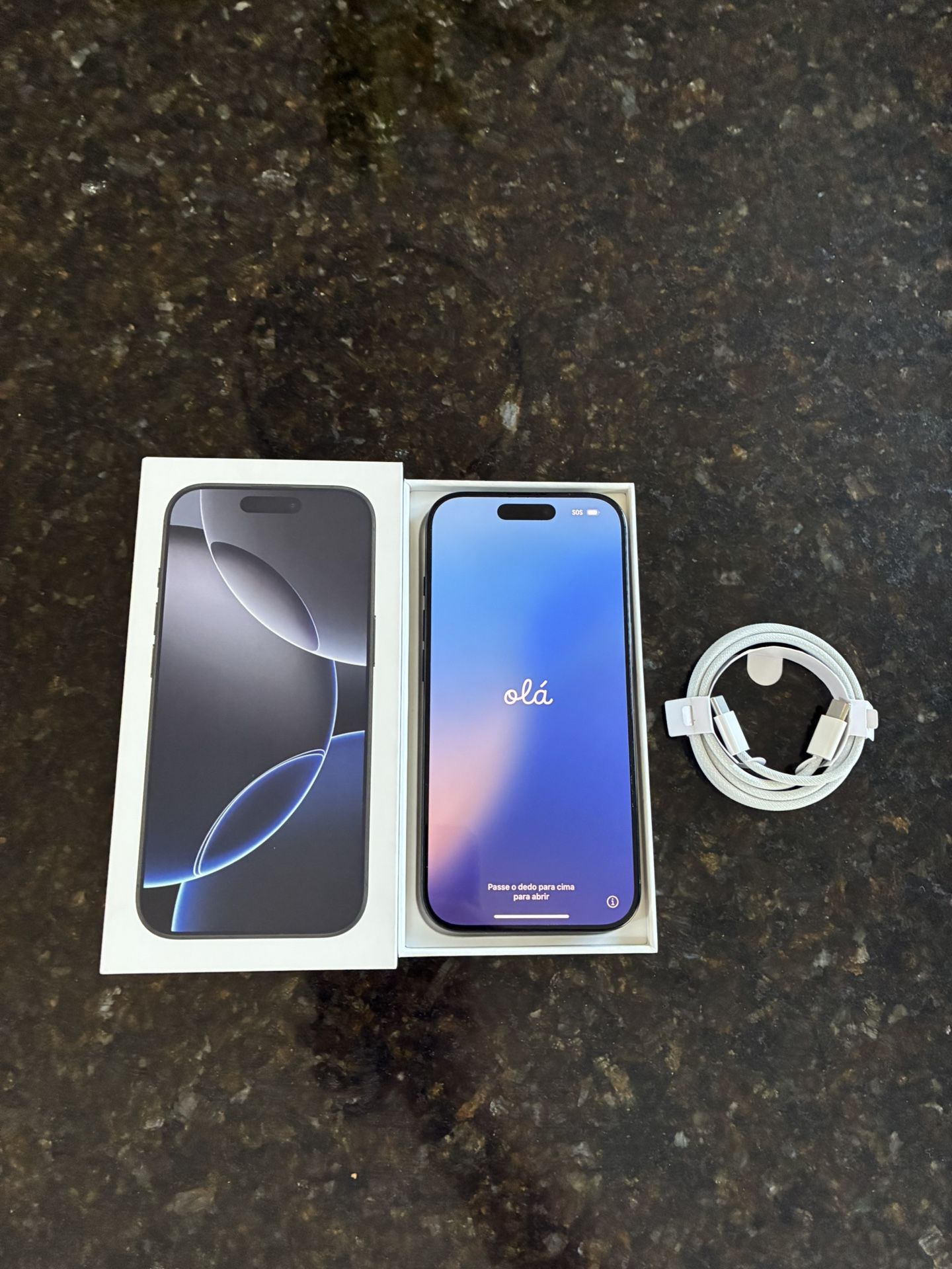 (UNLOCKED) iPhone 16 Pro 256GB Black Titanium