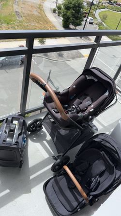 Nuna Triv Next stroller with carseat and base