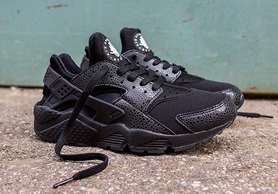 Size 5 Women's Huarache Shoe