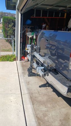 Thule bike rack (tale hitch mount)
