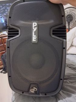 Pyle 900 Watt Amp/ Bluetooth Speaker