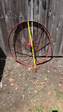 Antique wagon wheel