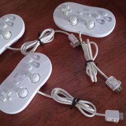 Nintendo Wii  Joystick Controllers , Excellent Condition 3 For Sale 