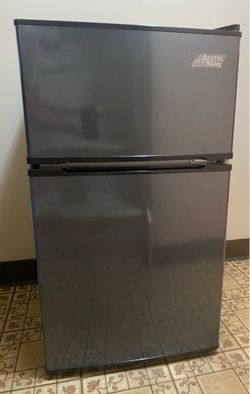 Arctic King mini fridge
