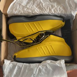 Kobe’s Shoes Size 10