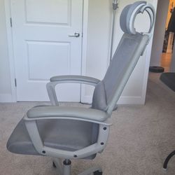 Ergonomic office chair with headrest
