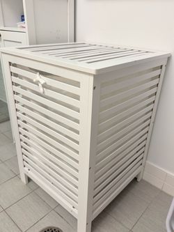 White Wood Slatted Laundry Hamper with Lid