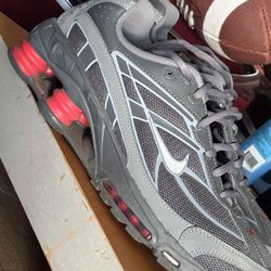 9.5 & 10 Men’s Sneakers