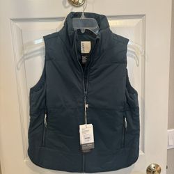 VUORI LADIES' CANYON INSULATED WATER-RESISTANT VES