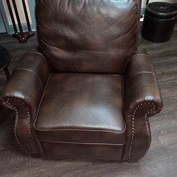 Reclinable Couches Pair