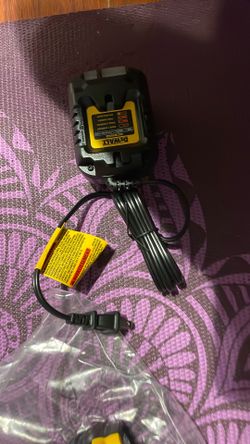 Dewalt DCB81102 Charger