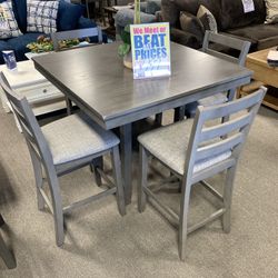 Lovely Dining Set ✨🖤 Easy Financing Available ✨🤍 Free Delivery 🚚 