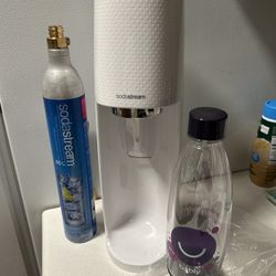Soda Stream White w/NEW Bottle