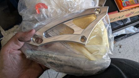 After market alternator bracket for a Ford 302