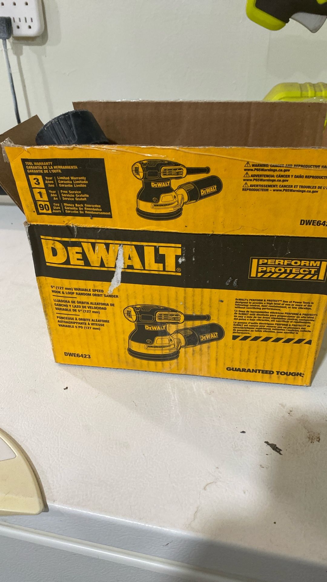 Dewalt 5” Variable Speed Hook Loop Orbit Sander