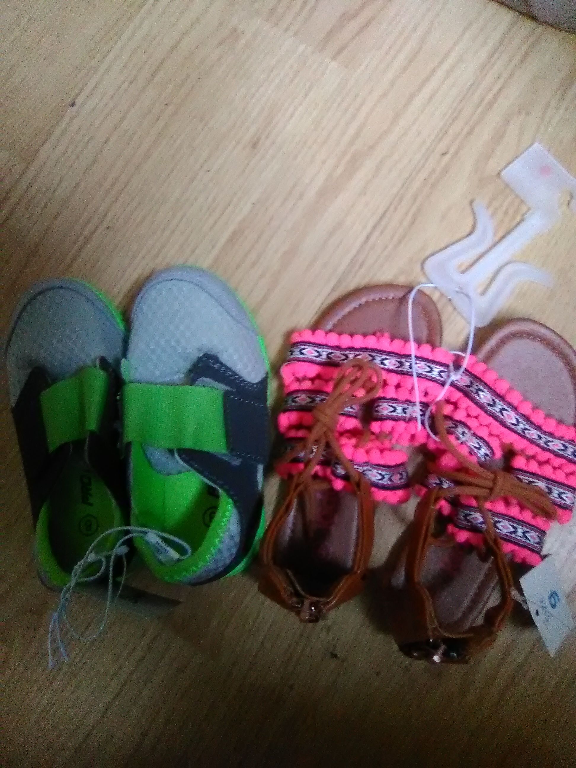 2 Brand new paír never worn
