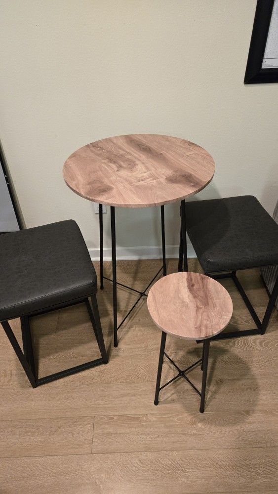 Breakfast Table And Bar Stools