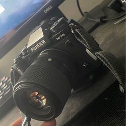 Fujifilm X-t5 w/ Sigma 30mm 1.4