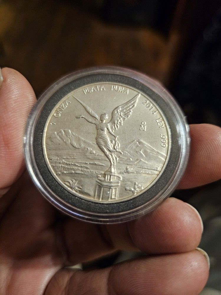 2014  Mexico .999 Fine Silver Libertad 1 oz 1 Onza Coin - BU in Square Capsule
