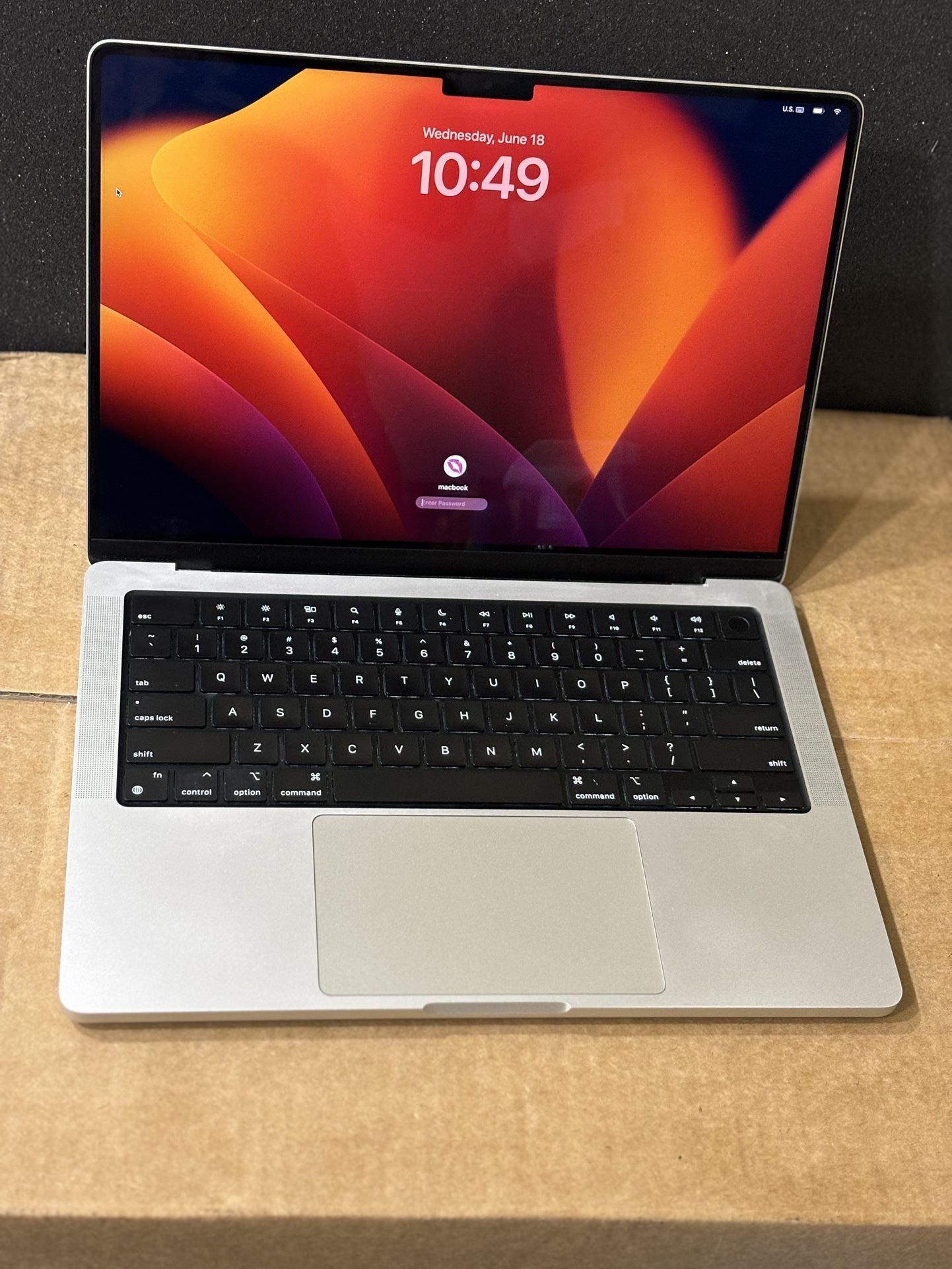 MacBook Pro 14 2021 M1 Pro 16 gb ram 512gb ssd Silver