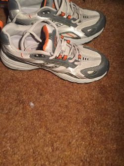 Could be either woman or men's shoes size 6/1/2