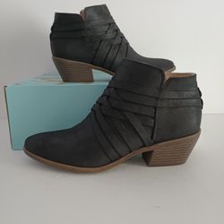 New  Women's Ankle Boots Size 8W