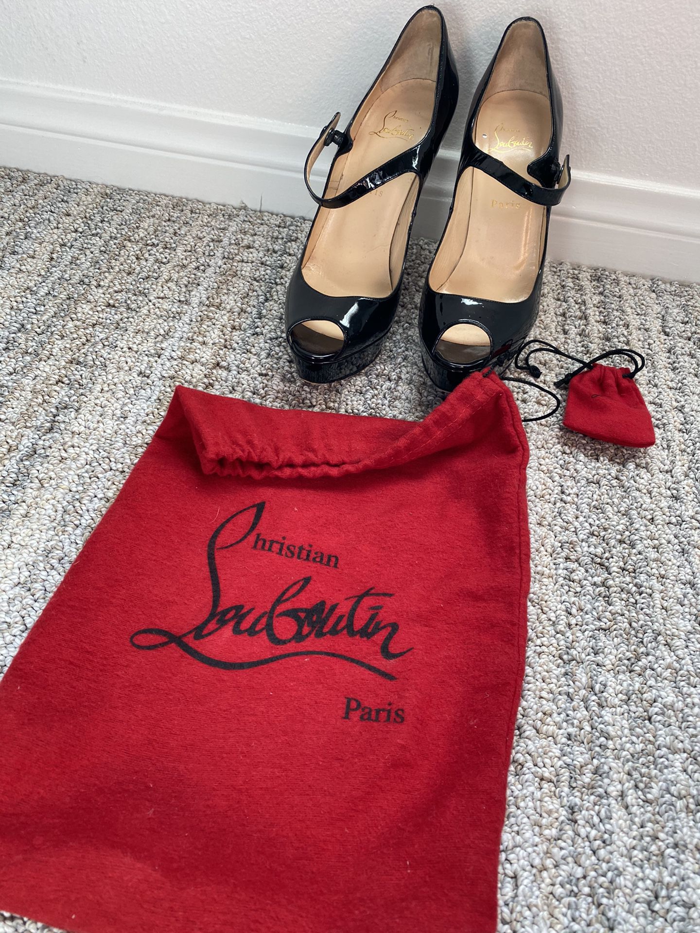 Authentic Christian louboutin shoes 39.5