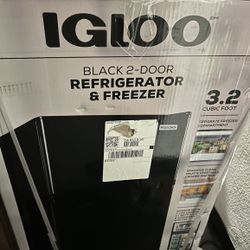 Igloo Mini Fridge And Freezer 