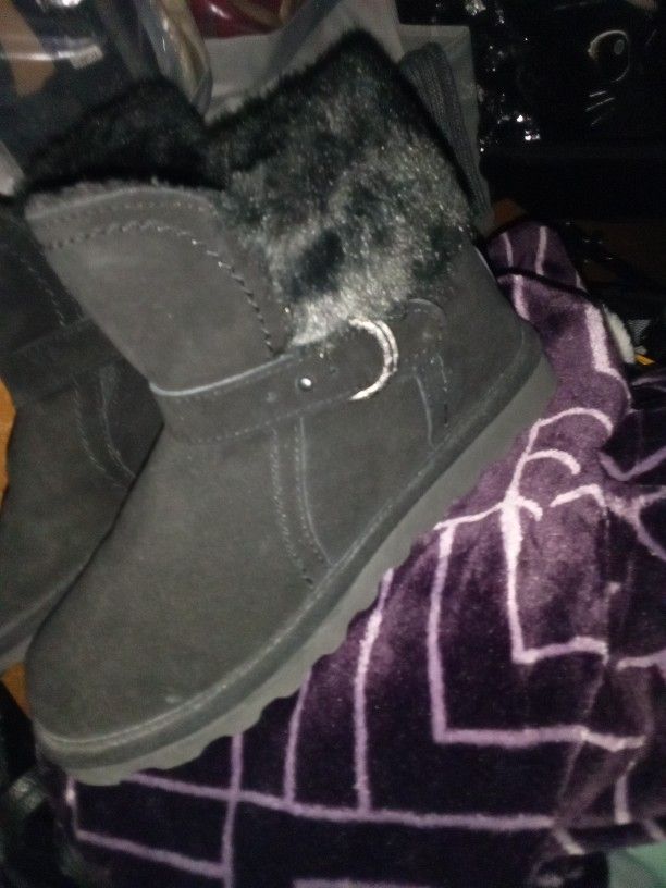 Brand New Size 8 Bearpaw Black Boots