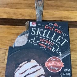 The Modern Gourmet Cast Iron Mini 5'' Skillet Baking Kit - Brownie Mix